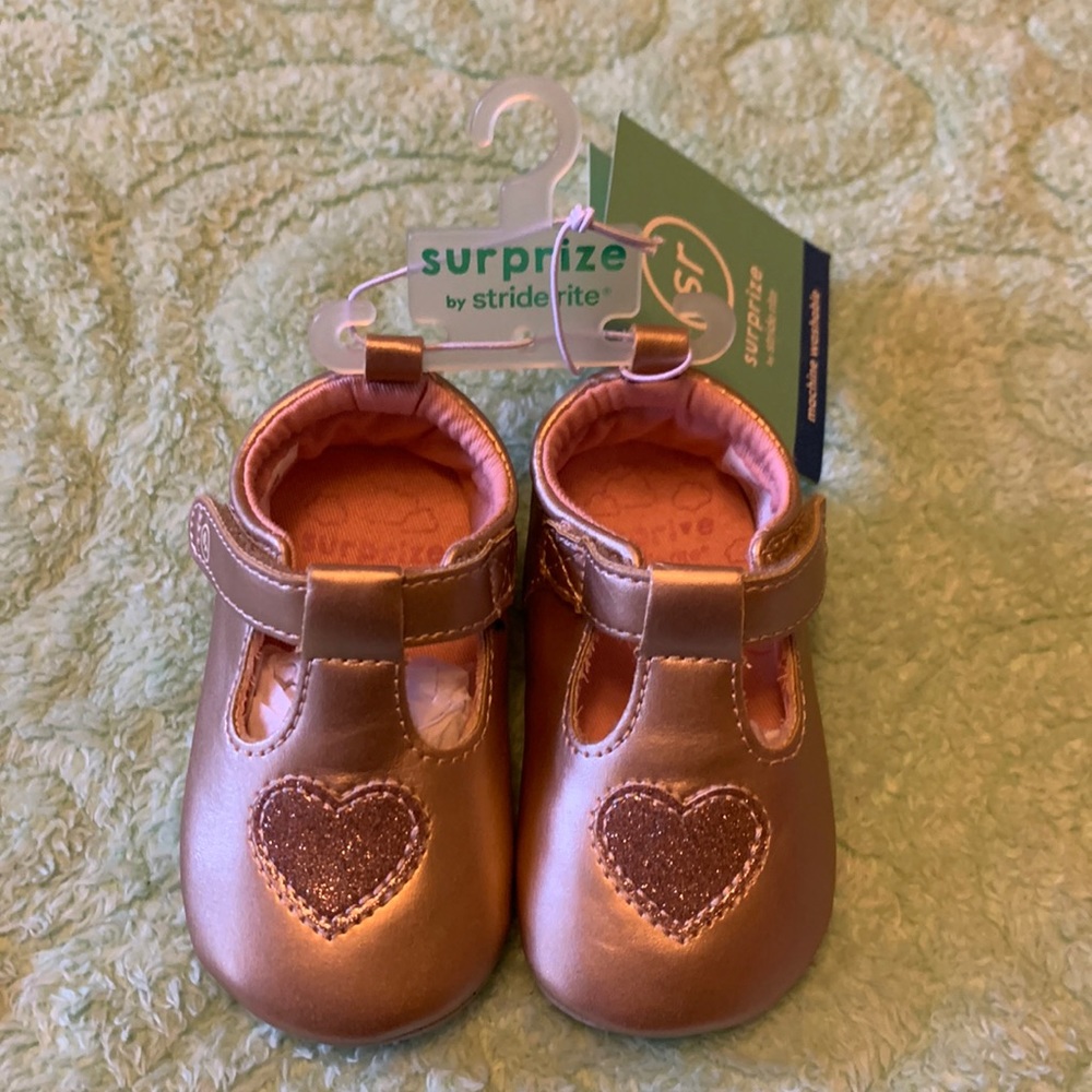 *NWT* Stride rite heart Mary Jane shoes- 6-12 months